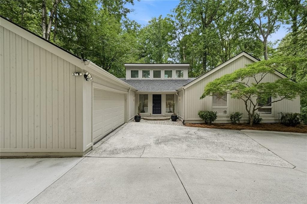 5 bedroom, 4 bathroom, 4,343 sq ft single family residence sold at 4411 Kings Way, Marietta, GA 30067