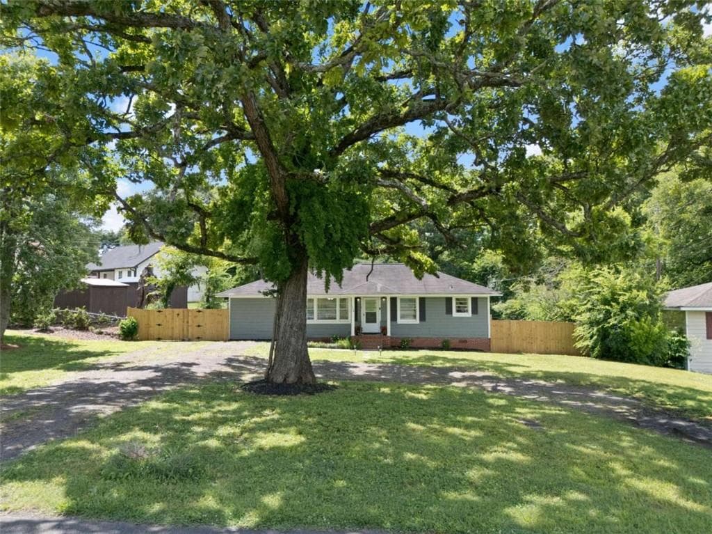 3 bedroom, 1 bathroom, 1,656 sq ft single family residence under contract at 1306 Calhoun Avenue, Rome, GA 30161 — photo 3