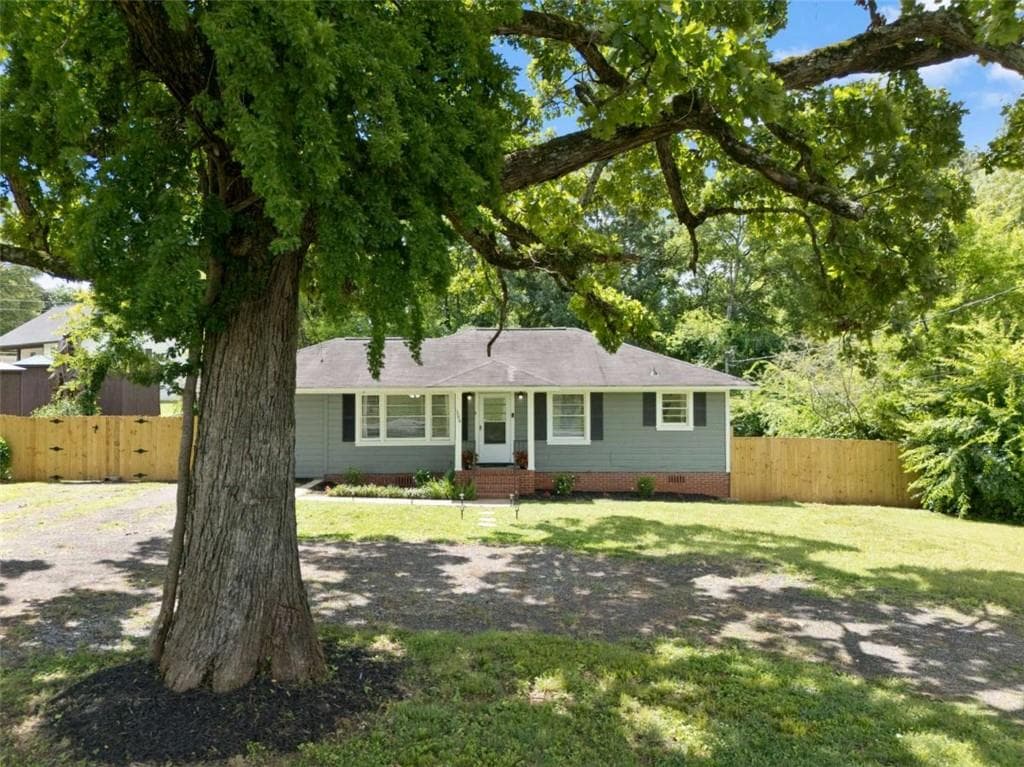 3 bedroom, 1 bathroom, 1,656 sq ft single family residence under contract at 1306 Calhoun Avenue, Rome, GA 30161 — photo 4