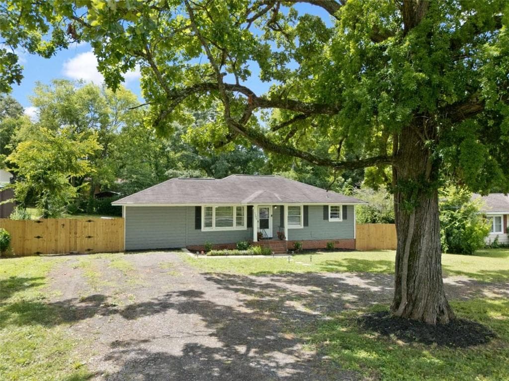 3 bedroom, 1 bathroom, 1,656 sq ft single family residence under contract at 1306 Calhoun Avenue, Rome, GA 30161 — photo 5