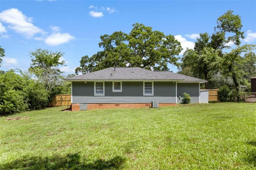 3 bedroom, 1 bathroom, 1,656 sq ft single family residence under contract at 1306 Calhoun Avenue, Rome, GA 30161 — photo 9