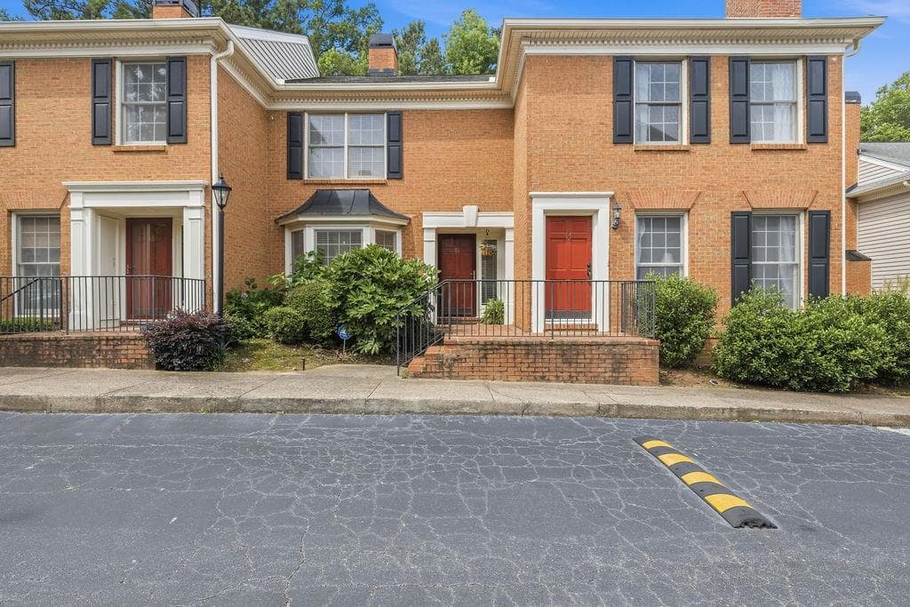 2 bedroom, 3 bathroom, 1,480 sq ft townhouse under contract at 65 Mount Vernon Circle, Sandy Springs, GA 30338