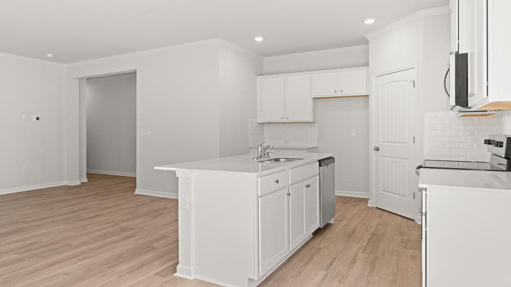 4 bedroom, 3 bathroom, 1,877 sq ft single family residence under contract at 3031 Manor Hill Place, Union City, GA 30291 — photo 6