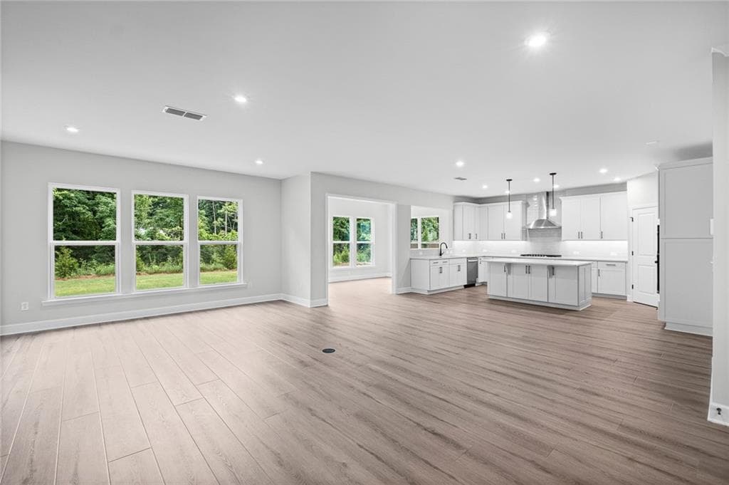 5 bedroom, 5 bathroom, 3,554 sq ft single family residence under contract at 5475 Julep Court, Cumming, GA 30028 — photo 3