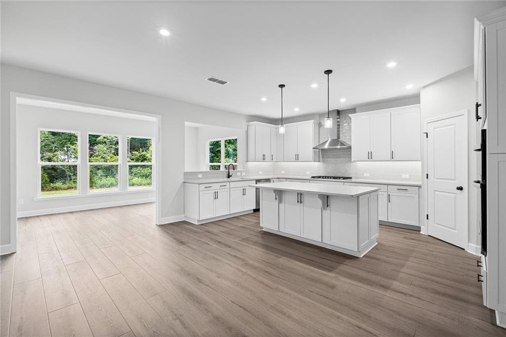 5 bedroom, 5 bathroom, 3,554 sq ft single family residence under contract at 5475 Julep Court, Cumming, GA 30028 — photo 4