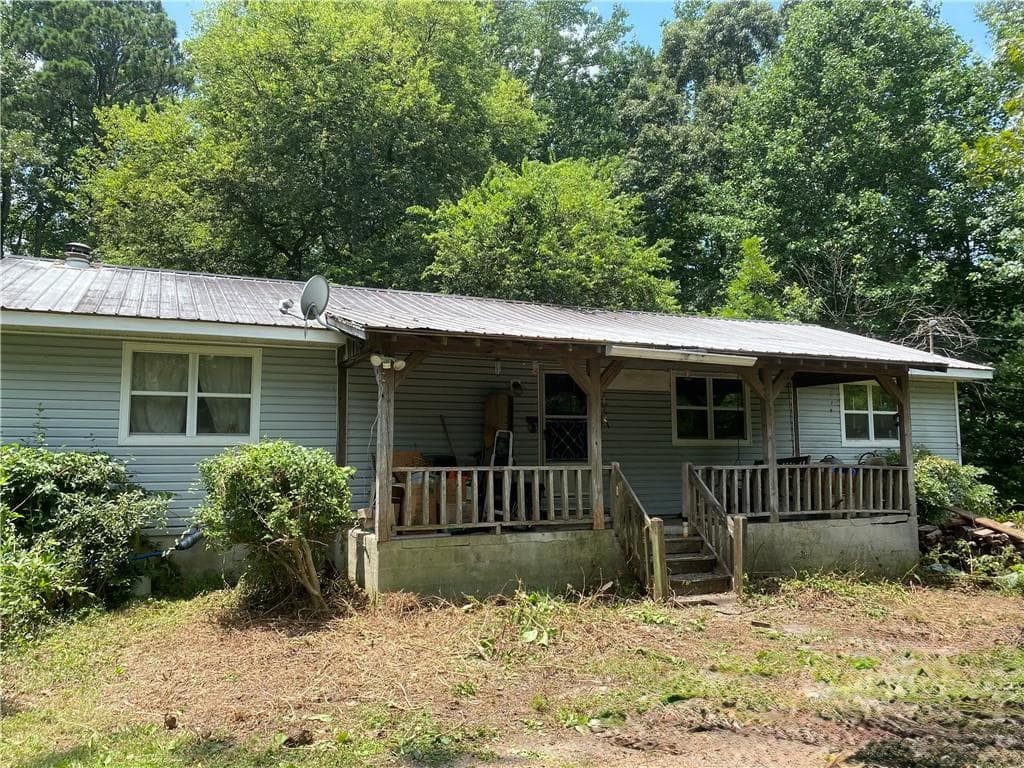 3 bedroom, 2 bathroom, 1,456 sq ft single family residence under contract at 5929 Priest Road, Acworth, GA 30102