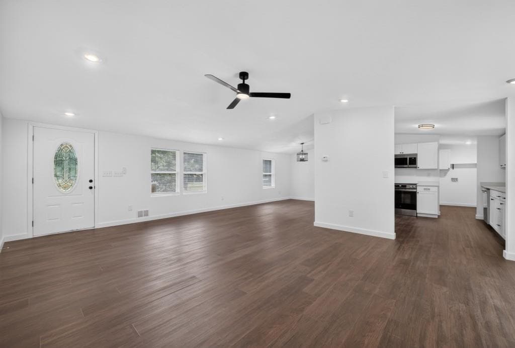 3 bedroom, 2 bathroom, 1,600 sq ft single family residence under contract at 3955 Pecan Street, Loganville, GA 30052 — photo 6