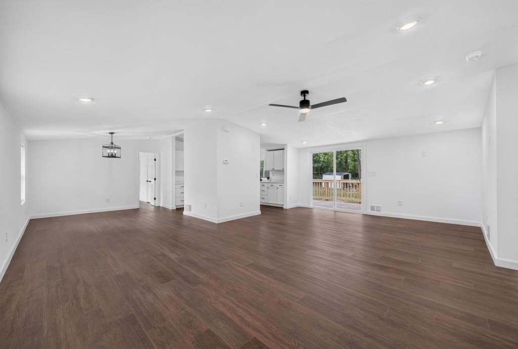 3 bedroom, 2 bathroom, 1,600 sq ft single family residence under contract at 3955 Pecan Street, Loganville, GA 30052 — photo 7