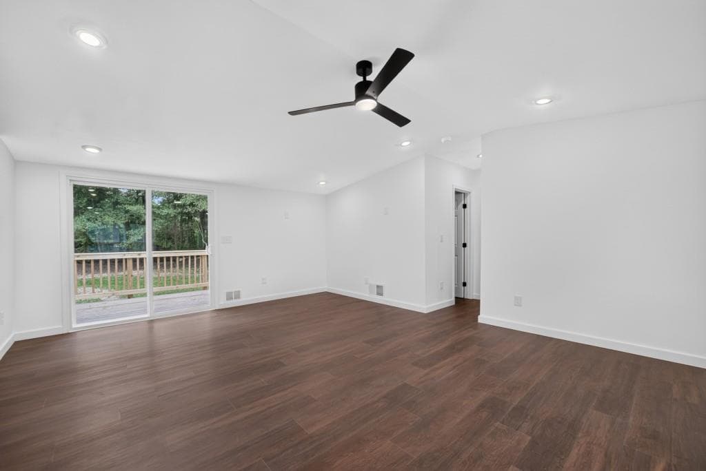 3 bedroom, 2 bathroom, 1,600 sq ft single family residence under contract at 3955 Pecan Street, Loganville, GA 30052 — photo 8