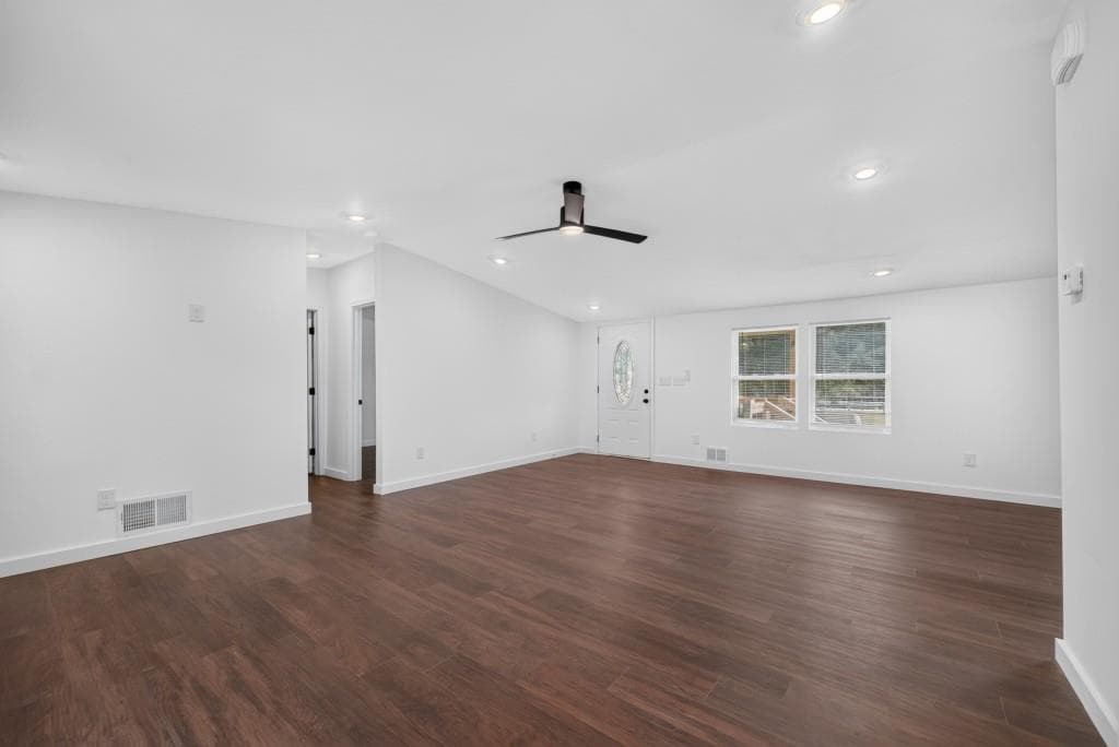 3 bedroom, 2 bathroom, 1,600 sq ft single family residence under contract at 3955 Pecan Street, Loganville, GA 30052 — photo 9