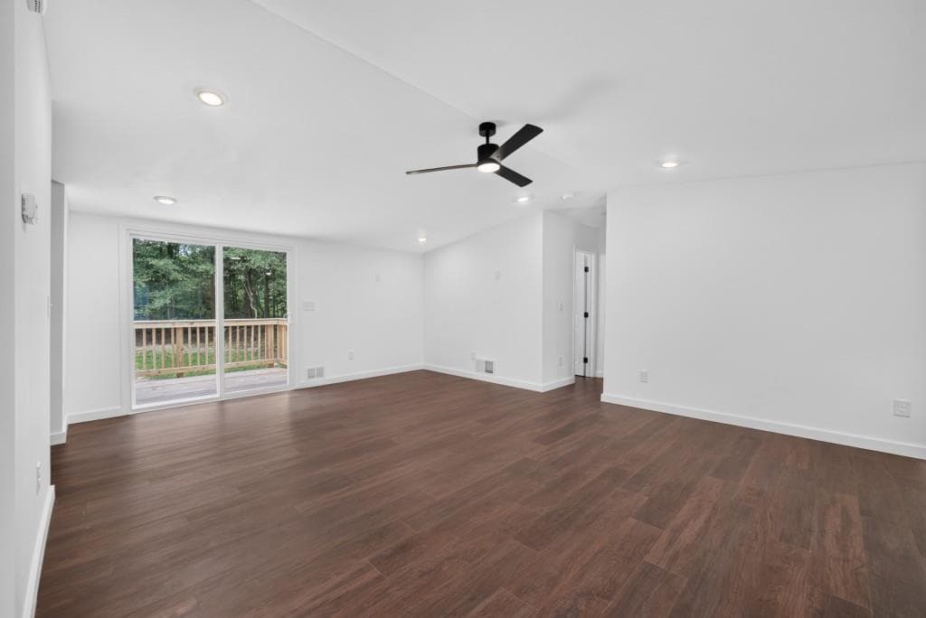 3 bedroom, 2 bathroom, 1,600 sq ft single family residence under contract at 3955 Pecan Street, Loganville, GA 30052 — photo 10