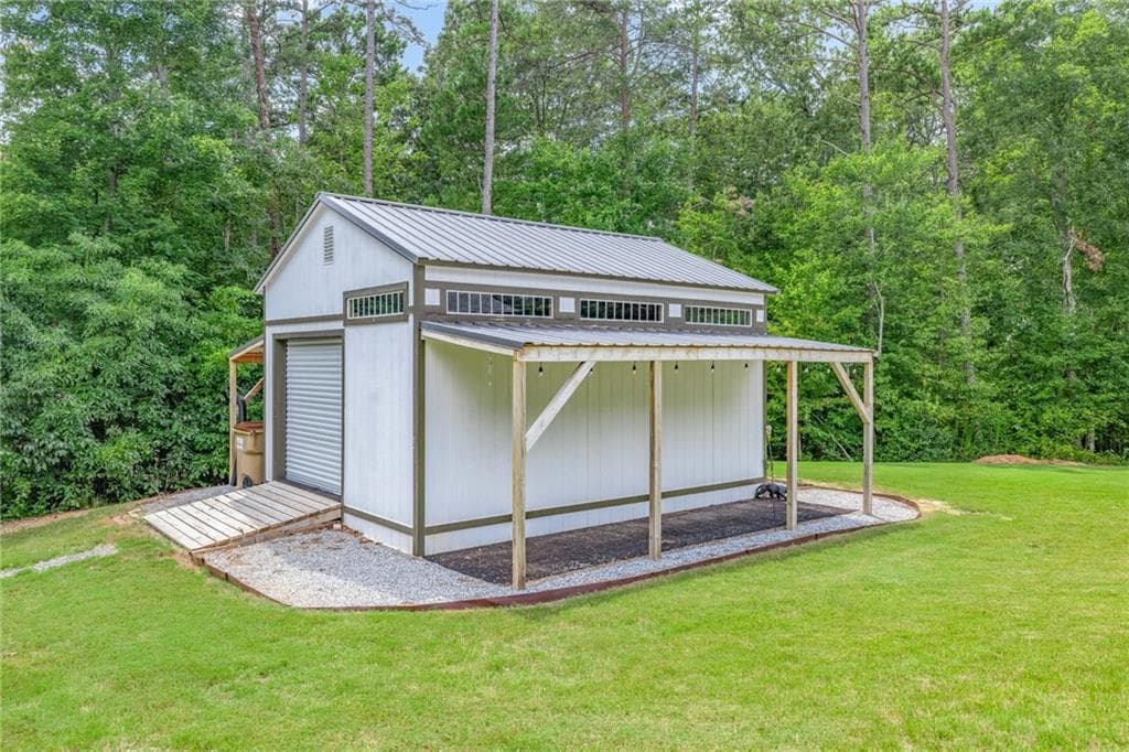 3 bedroom, 4 bathroom, 4,176 sq ft single family residence for sale at 7913 Pea Ridge Road, Lula, GA 30554 — photo 3