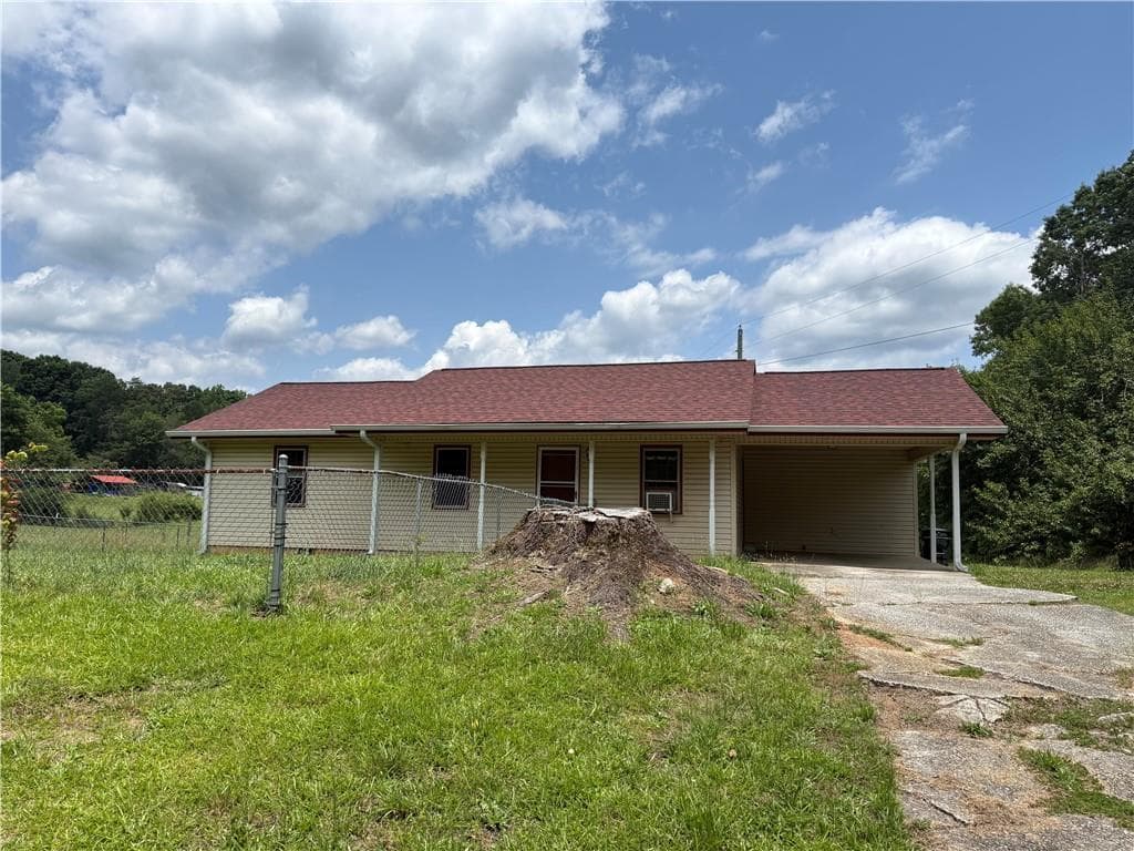 3 bedroom, 2 bathroom single family residence for rent at 109 Broken Arrow, Clarkesville, GA 30523 for $1,600 a month — photo 1 of 13