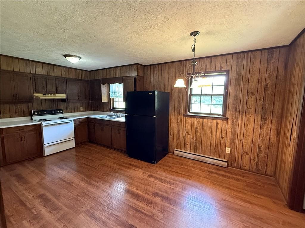 3 bedroom, 2 bathroom single family residence for rent at 109 Broken Arrow, Clarkesville, GA 30523 for $1,600 a month — photo 4