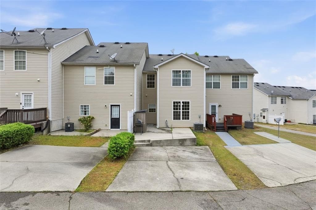 3 bedroom, 3 bathroom, 1,876 sq ft townhouse for rent at 166 Odyssey Turn, Conyers, GA 30012 for $1,950 a month — photo 2