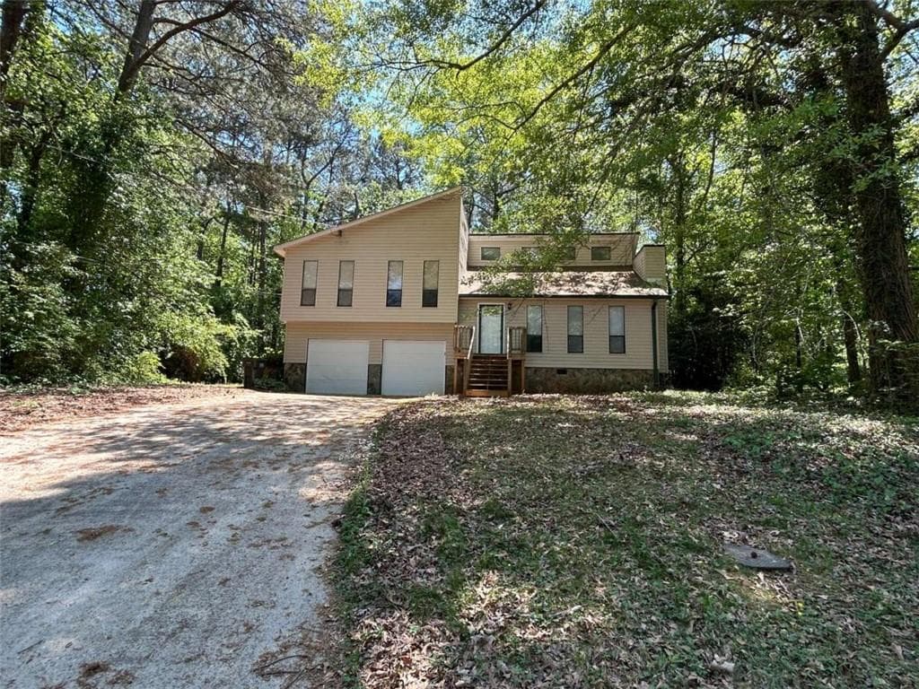 3 bedroom, 2 bathroom single family residence for rent at 5955 Sutton Place, Douglasville, GA 30135 for $1,695 a month — photo 1 of 14