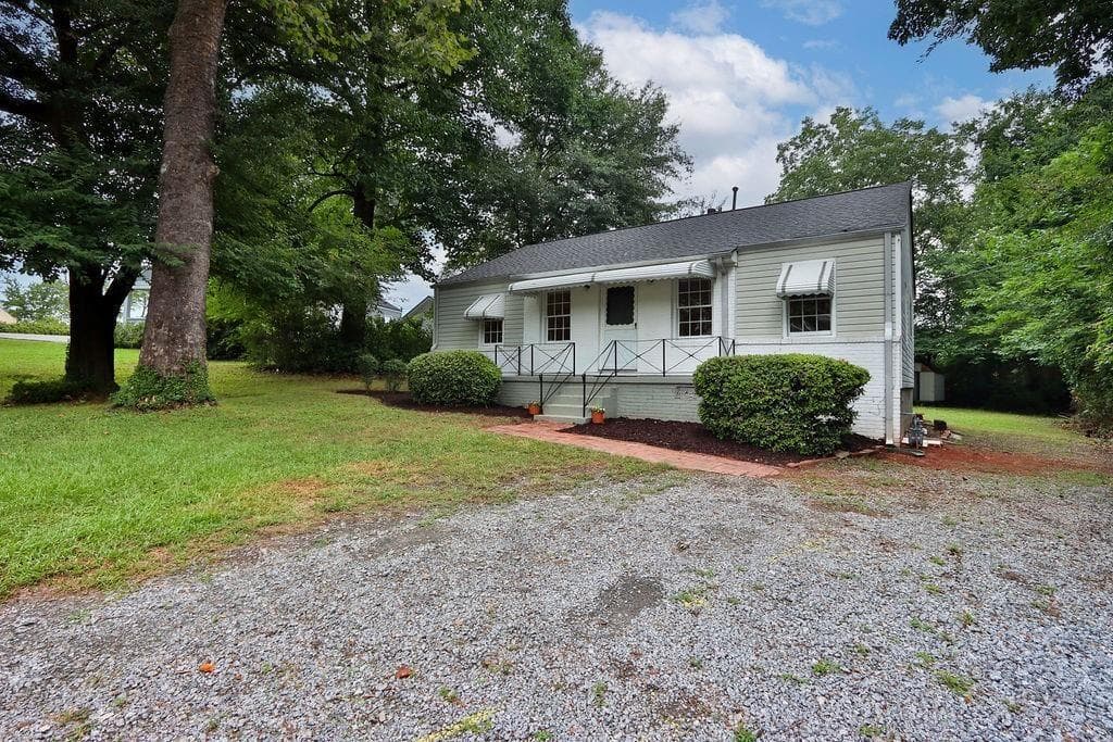 3 bedroom, 1 bathroom, 1,246 sq ft single family residence for sale at 1329 Blanche Drive, Marietta, GA 30067 — photo 3