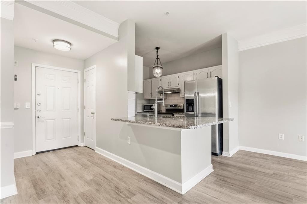 1 bedroom, 1 bathroom, 748 sq ft condominium for rent at 2700 Pine Tree Road 2303, Atlanta, GA 30324 for $1,700 a month — photo 2