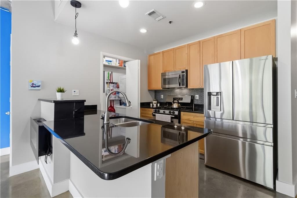1 bedroom, 1 bathroom, 900 sq ft condominium for sale at 845 Spring Street 322, Atlanta, GA 30308 — photo 3