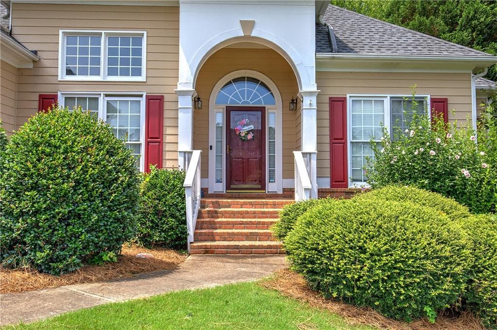 6 bedroom, 3 bathroom, 3,944 sq ft single family residence for sale at 105 Arbor View Court, Woodstock, GA 30188 — photo 2