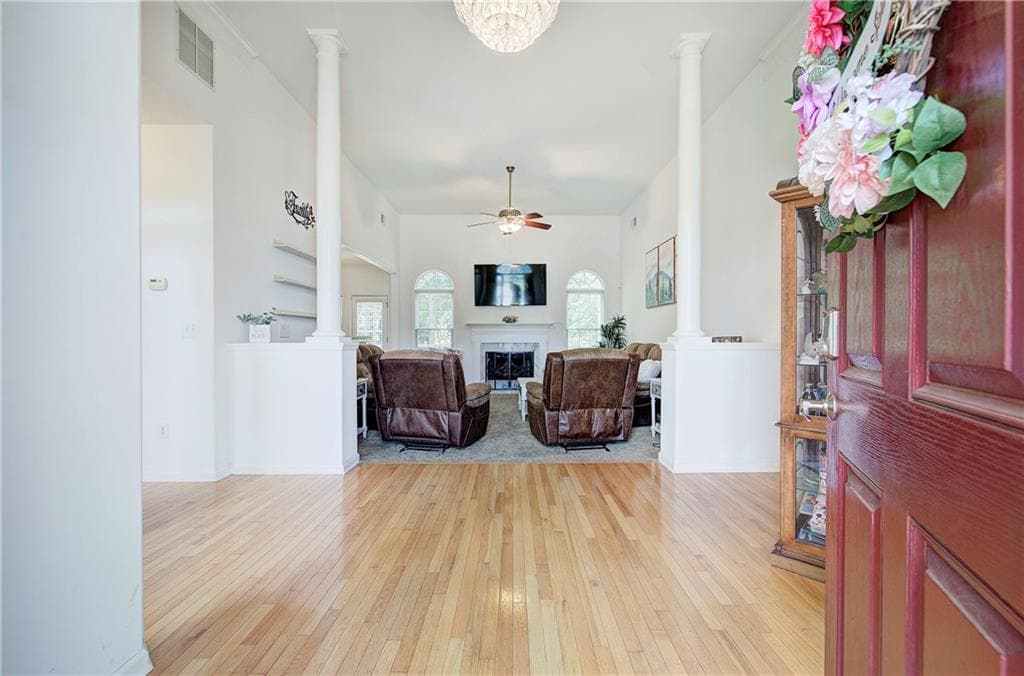 6 bedroom, 3 bathroom, 3,944 sq ft single family residence for sale at 105 Arbor View Court, Woodstock, GA 30188 — photo 3