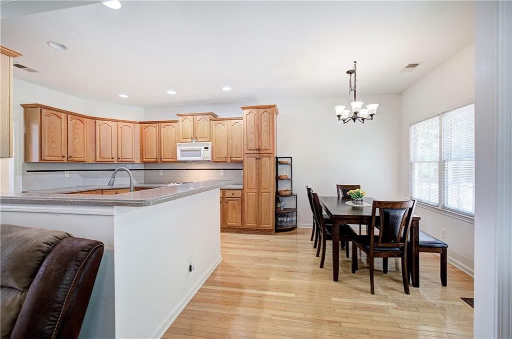 6 bedroom, 3 bathroom, 3,944 sq ft single family residence for sale at 105 Arbor View Court, Woodstock, GA 30188 — photo 8