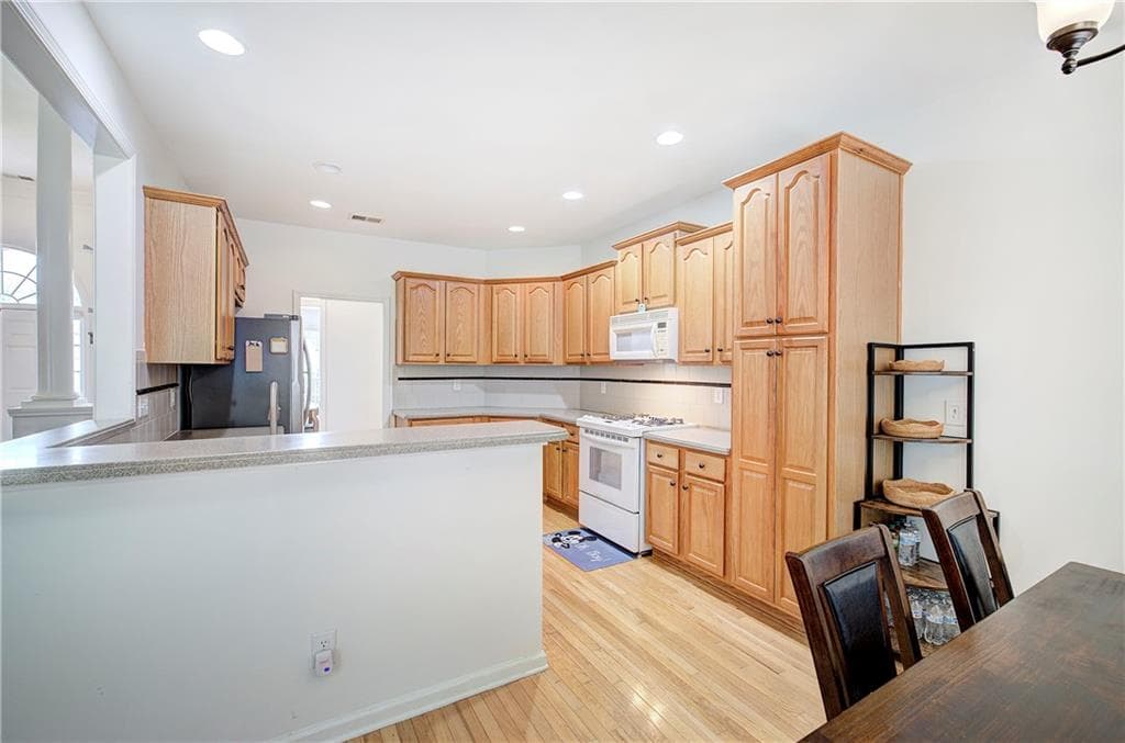 6 bedroom, 3 bathroom, 3,944 sq ft single family residence for sale at 105 Arbor View Court, Woodstock, GA 30188 — photo 10