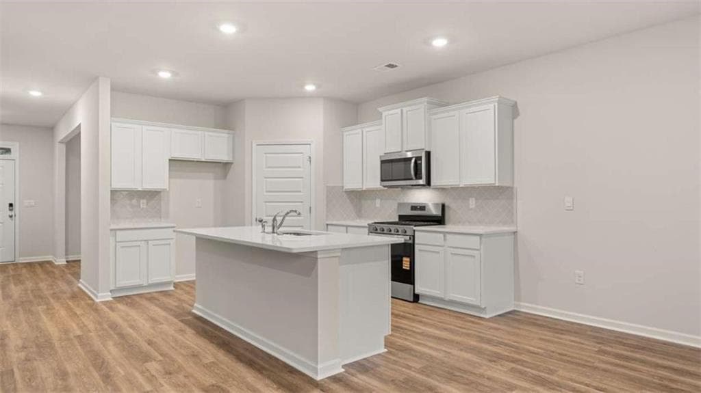 5 bedroom, 4 bathroom, 2,721 sq ft single family residence for sale at 2171 Edgecombe Lane, Dacula, GA 30019 — photo 4