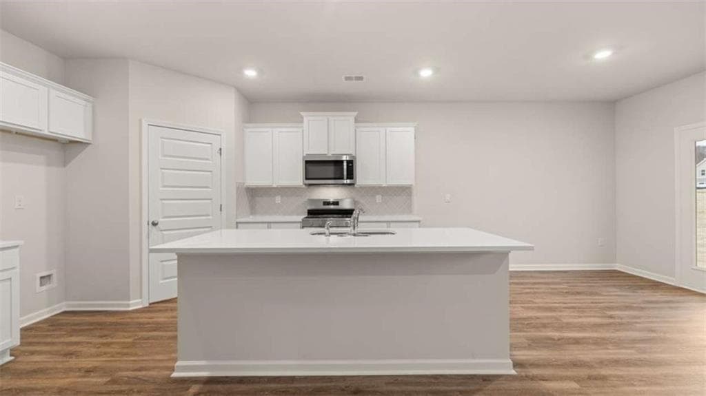 5 bedroom, 4 bathroom, 2,721 sq ft single family residence for sale at 2171 Edgecombe Lane, Dacula, GA 30019 — photo 5
