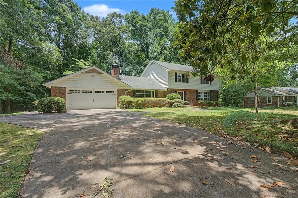 4 bedroom, 3 bathroom, 3,190 sq ft single family residence for sale at 483 Summit Ridge Drive, Lawrenceville, GA 30046 — photo 2