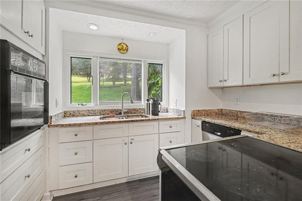 4 bedroom, 3 bathroom, 1,558 sq ft single family residence under contract at 1373 Fairfield Drive, Lilburn, GA 30047 — photo 8
