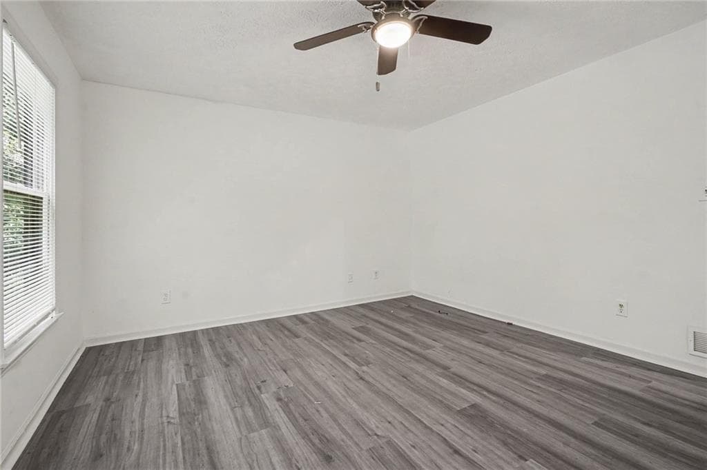 4 bedroom, 3 bathroom, 1,558 sq ft single family residence under contract at 1373 Fairfield Drive, Lilburn, GA 30047 — photo 9