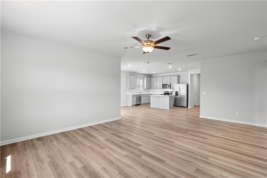 4 bedroom, 2 bathroom, 1,838 sq ft single family residence for sale at 3123 Orwell Drive, Gainesville, GA 30507 — photo 2