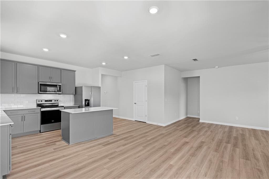 4 bedroom, 2 bathroom, 1,838 sq ft single family residence for sale at 3123 Orwell Drive, Gainesville, GA 30507 — photo 4