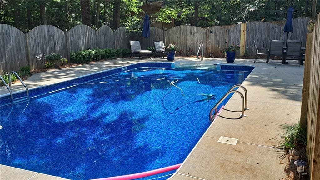 3 bedroom, 4 bathroom, 2,134 sq ft single family residence for sale at 110 Acorn Drive, Mcdonough, GA 30253 — photo 4