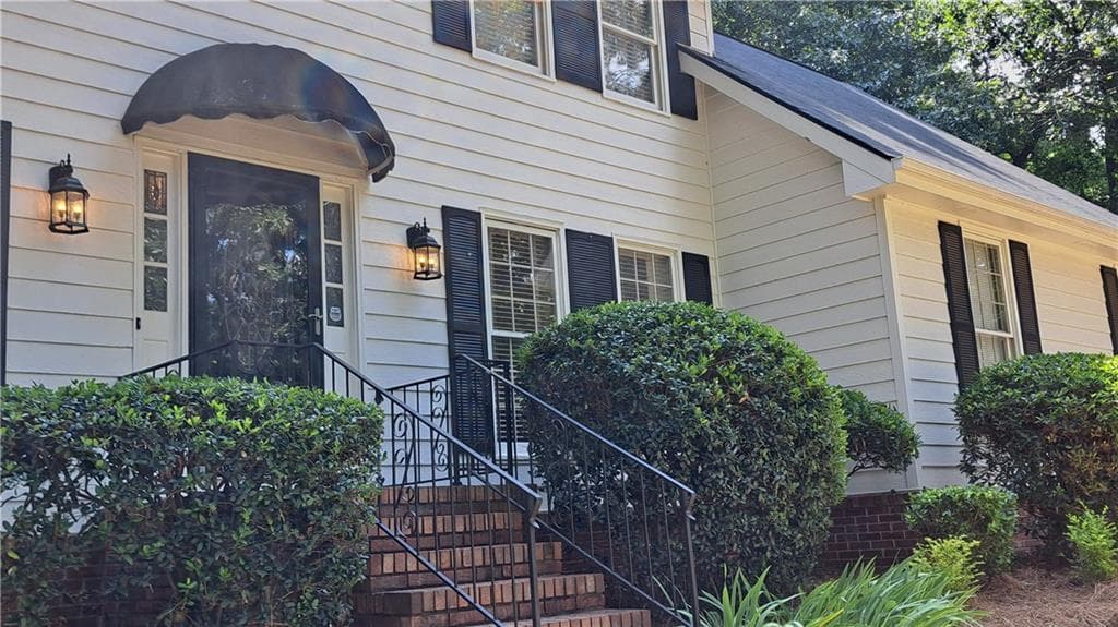 3 bedroom, 4 bathroom, 2,134 sq ft single family residence for sale at 110 Acorn Drive, Mcdonough, GA 30253 — photo 8