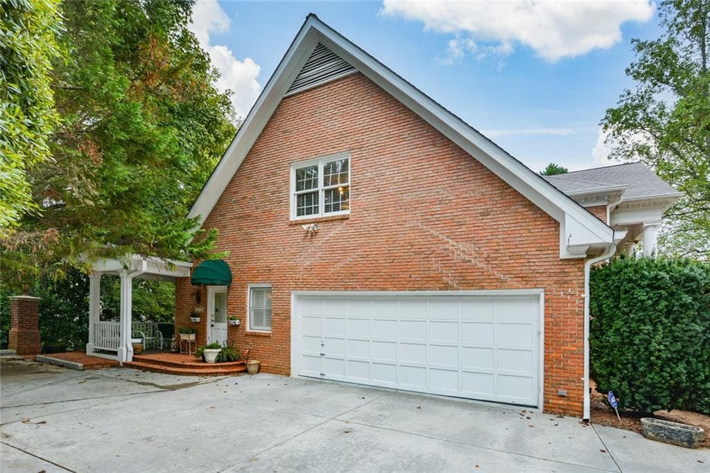 6 bedroom, 7 bathroom single family residence for rent at 1640 Lazy River Lane, Sandy Springs, GA 30350 for $9,995 a month — photo 7
