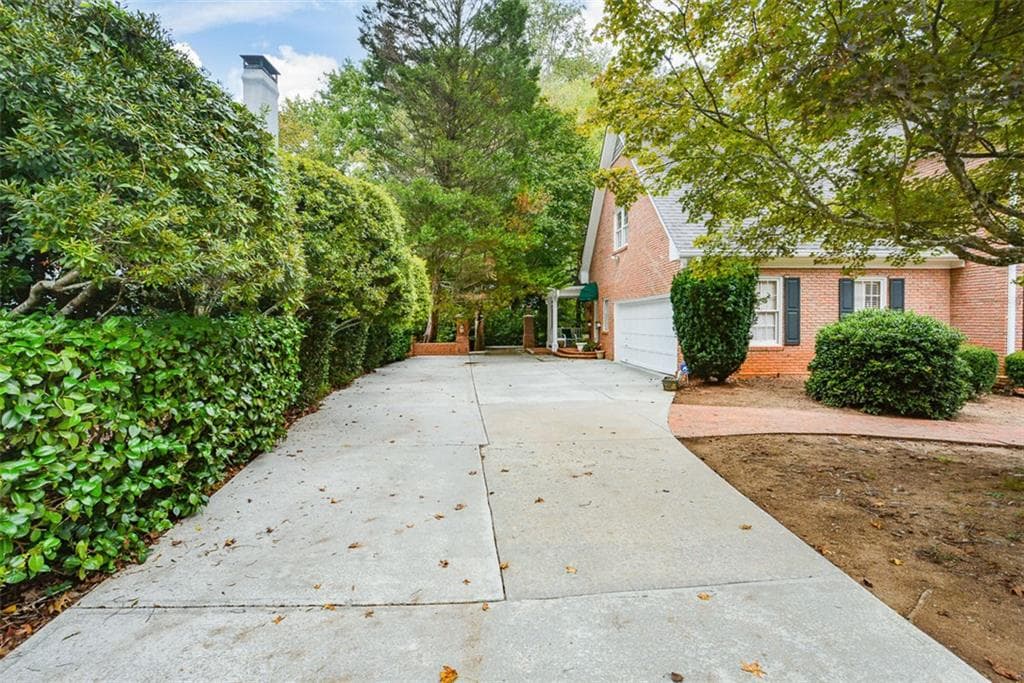 6 bedroom, 7 bathroom single family residence for rent at 1640 Lazy River Lane, Sandy Springs, GA 30350 for $9,995 a month — photo 8