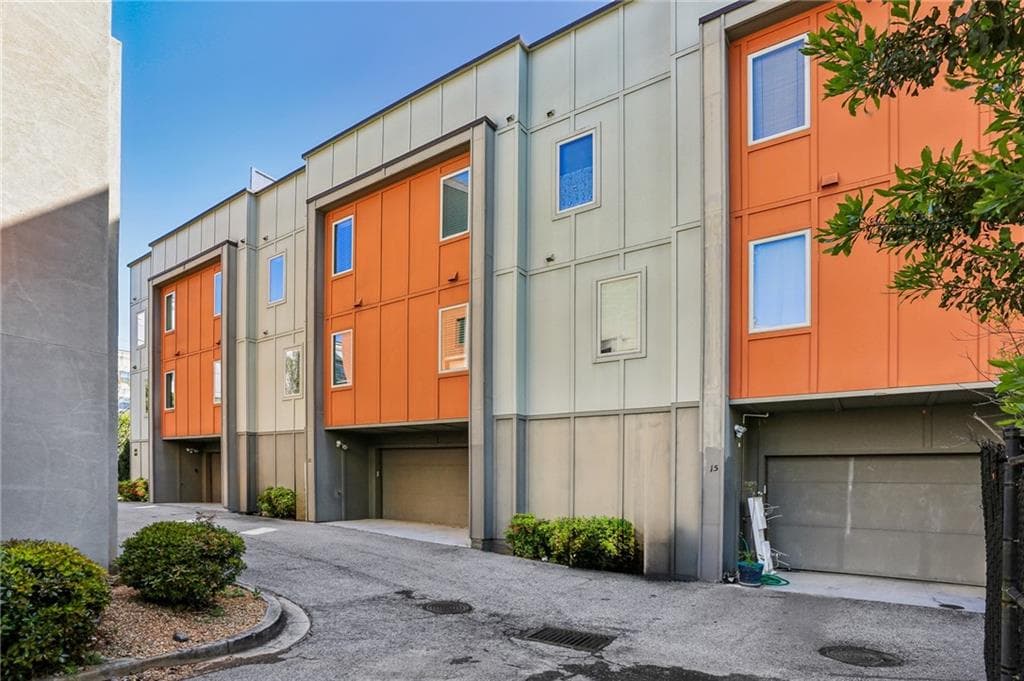 4 bedroom, 3 bathroom, 2,004 sq ft townhouse for rent at 21 Skyline Way, Atlanta, GA 30307 for $3,800 a month — photo 2