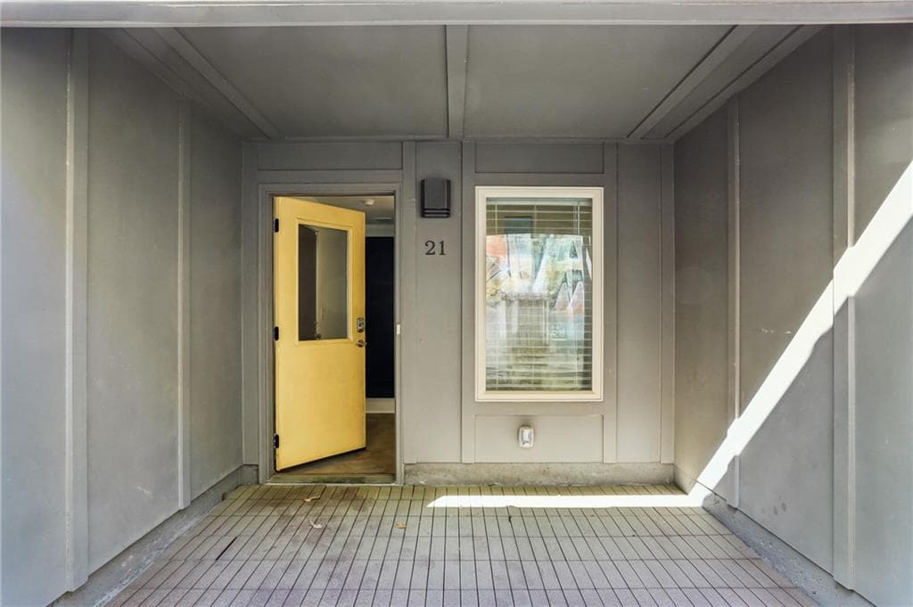 4 bedroom, 3 bathroom, 2,004 sq ft townhouse for rent at 21 Skyline Way, Atlanta, GA 30307 for $3,800 a month — photo 4