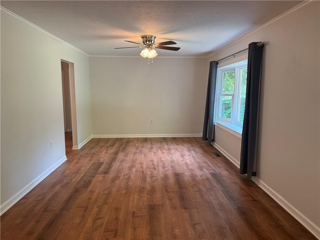 3 bedroom, 1 bathroom, 1,032 sq ft single family residence for rent at 130 Goldust Avenue, Clarkesville, GA 30523 for $1,600 a month — photo 3