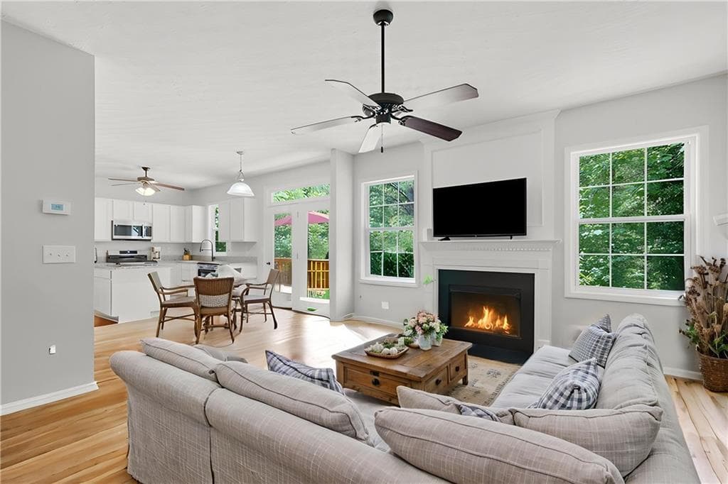 4 bedroom, 3 bathroom, 2,164 sq ft single family residence for sale at 352 Park Creek Ridge, Woodstock, GA 30188 — photo 2