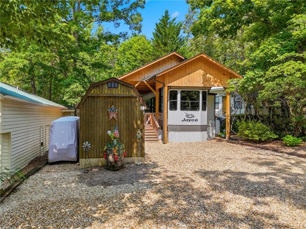 1 bedroom, 1 bathroom, 480 sq ft single family residence for sale at 104 Cindy Parkway, Cleveland, GA 30528 — photo 2