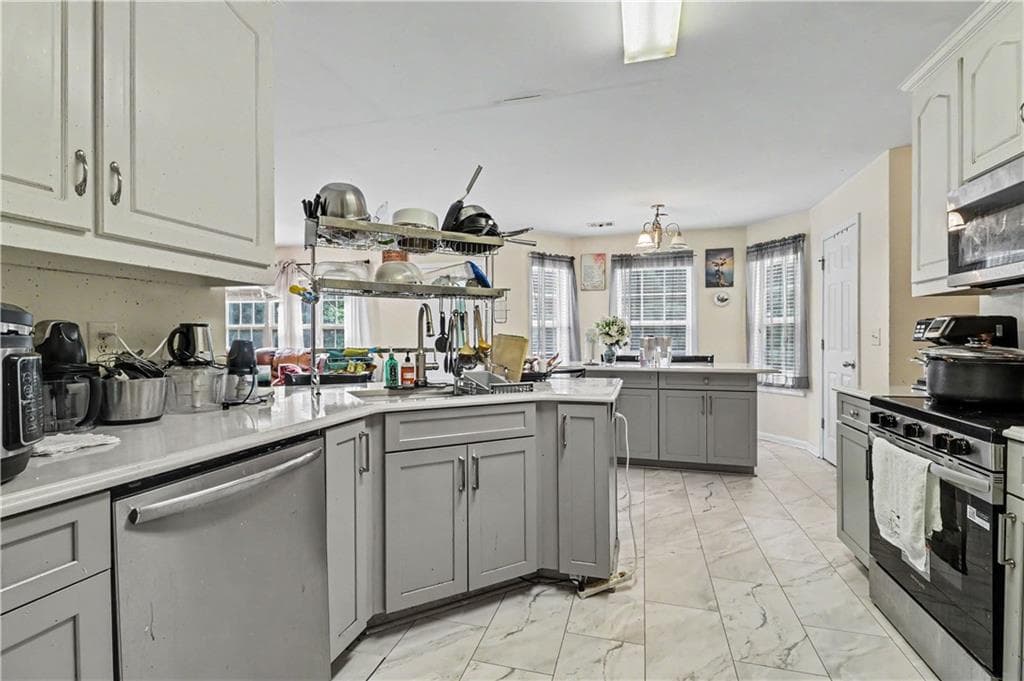 5 bedroom, 3 bathroom, 2,575 sq ft single family residence for sale at 974 Coosawilla Drive, Winder, GA 30680 — photo 9