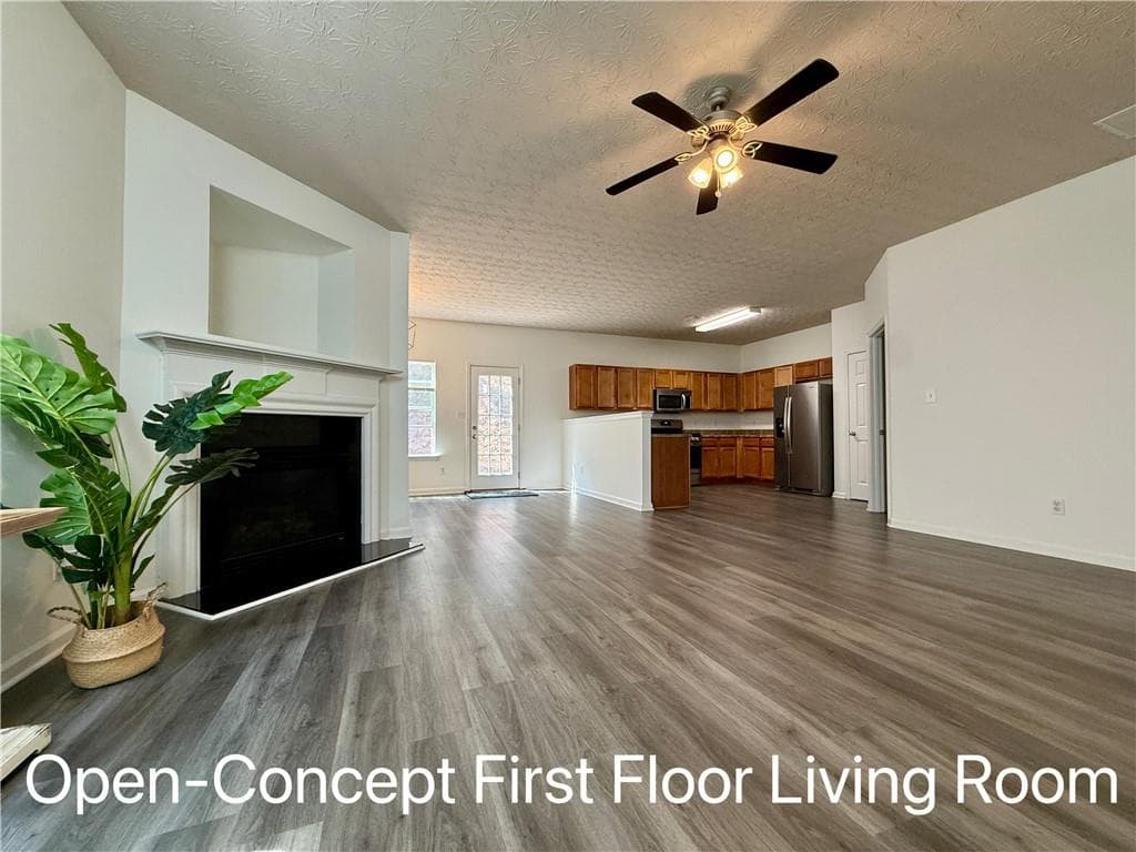 4 bedroom, 3 bathroom, 2,076 sq ft single family residence under contract at 4718 Mcever View Drive, Buford, GA 30518 — photo 5