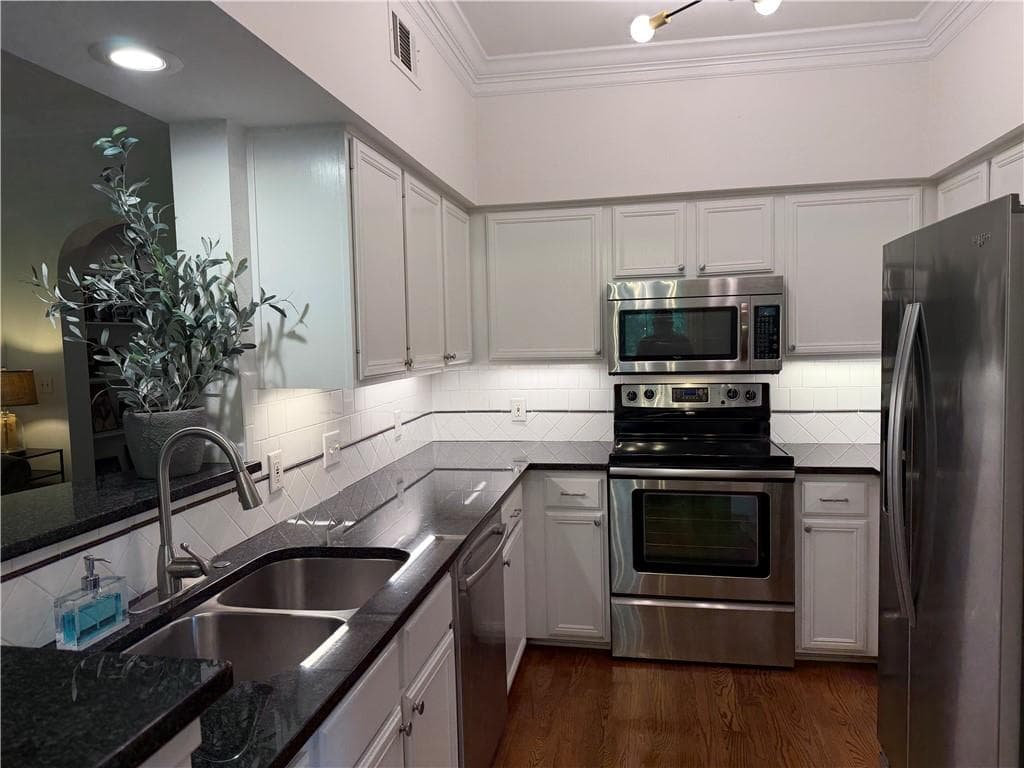 1 bedroom, 1 bathroom, 919 sq ft condominium for rent at 3777 Peachtree Road 1234, Brookhaven, GA 30319 for $1,895 a month — photo 6