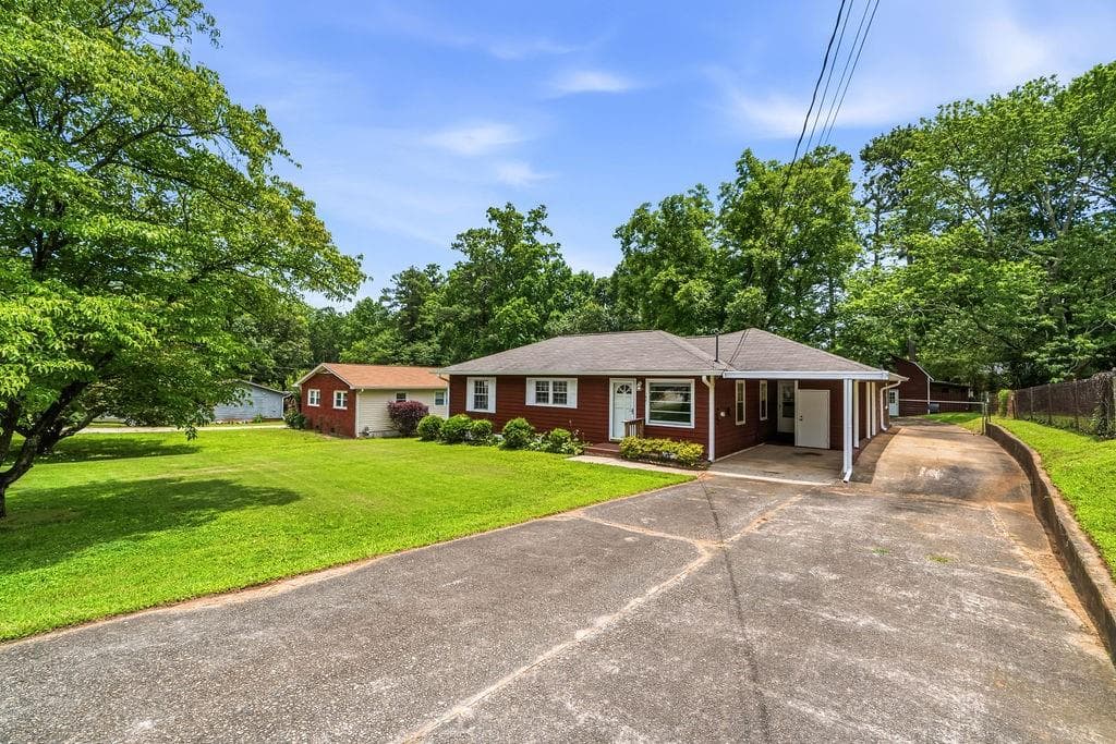 3 bedroom, 2 bathroom, 1,425 sq ft single family residence under contract at 1981 Judy Circle, Marietta, GA 30060 — photo 3