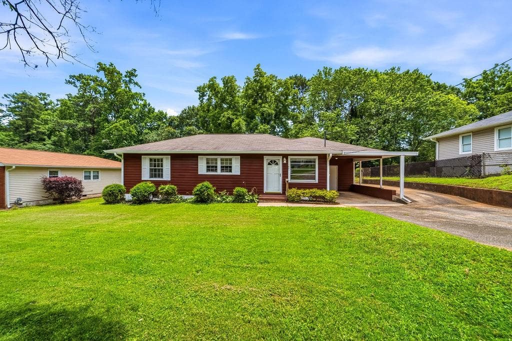 3 bedroom, 2 bathroom, 1,425 sq ft single family residence under contract at 1981 Judy Circle, Marietta, GA 30060 — photo 2
