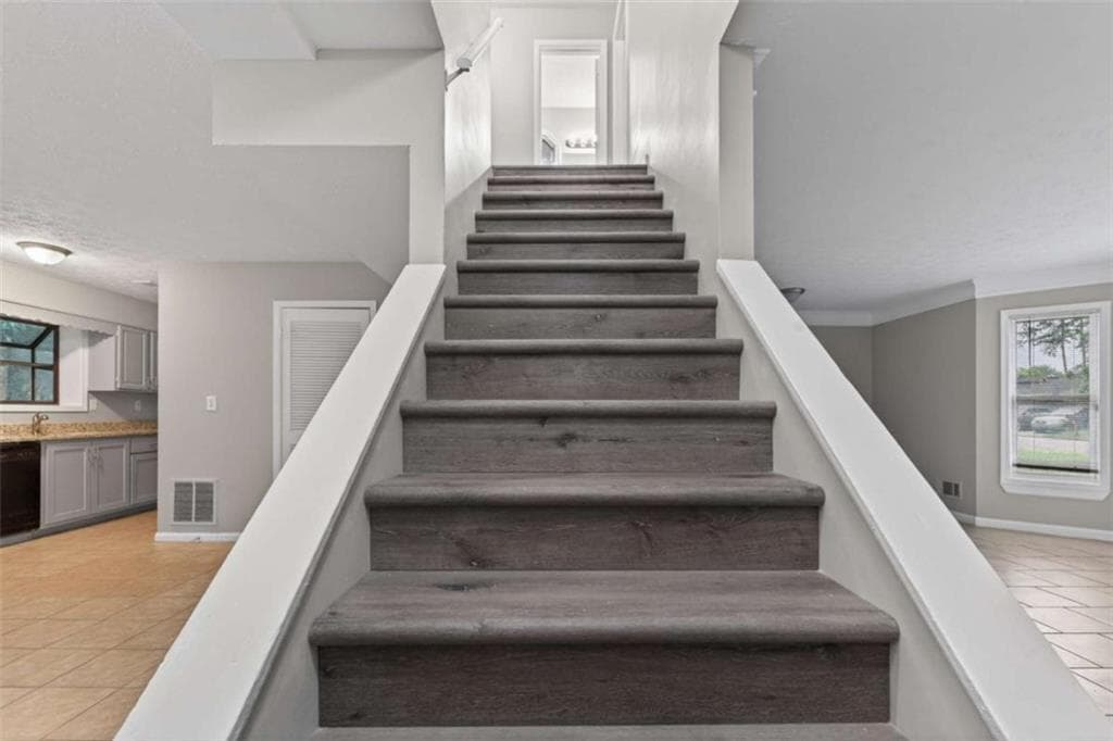 3,136 sq ft single family residence under contract at 2595 Fieldstone View Lane, Conyers, GA 30013 — photo 6