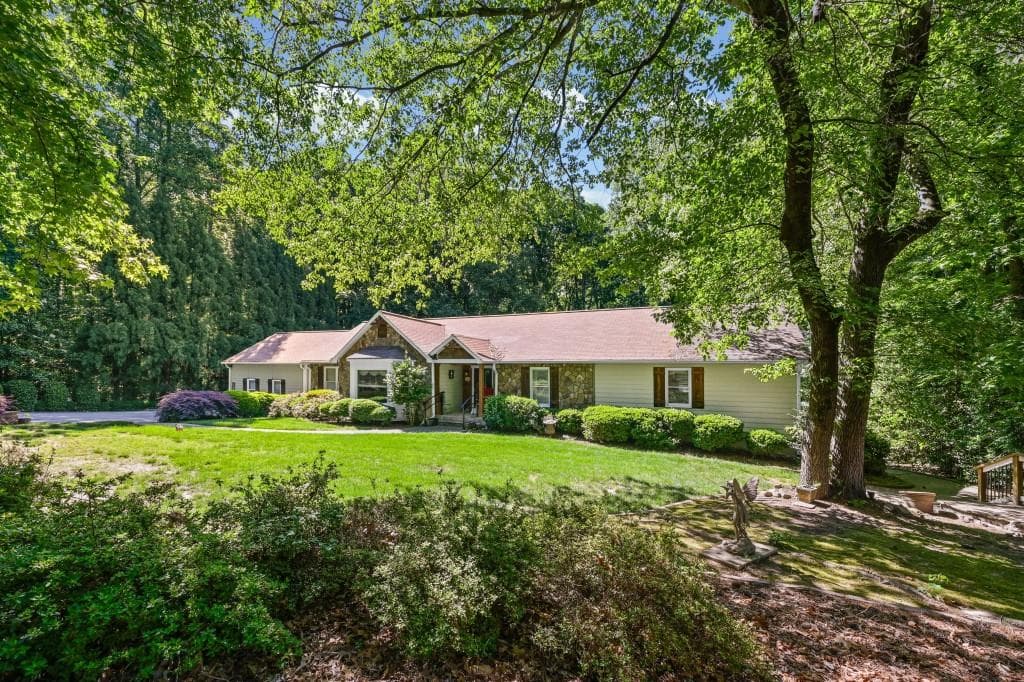 4 bedroom, 4 bathroom, 5,126 sq ft single family residence for sale at 1530 Woodstock Road, Roswell, GA 30075 — photo 4
